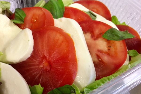 caprese-bigAA4828F4-C7D6-A527-0777-0DEEBFAC1B1E.jpg