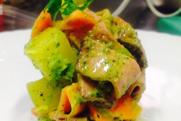 insalata-manzo-curcumaCB66AC76-AED8-2A54-5E2F-AD8B7E06AAC5.jpg