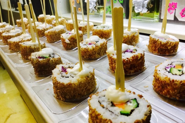 sushi-catering-28DD1EBF5-F8B5-CD21-44E1-234160A6B6C7.jpg